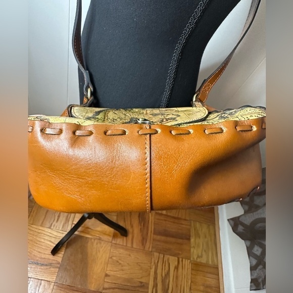 NWOT Patricia Nash Lucia Crossbody European Map with Tan Trim Purse - Picture 8 of 13